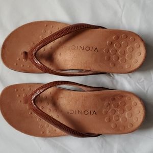 Vionic Dillon Toe Post Sandal, Size 7.5 brown
